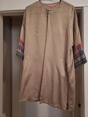 Vilagallo Irene Tan Very Lightweight Jacket. Size 40/6. Casual Dressy